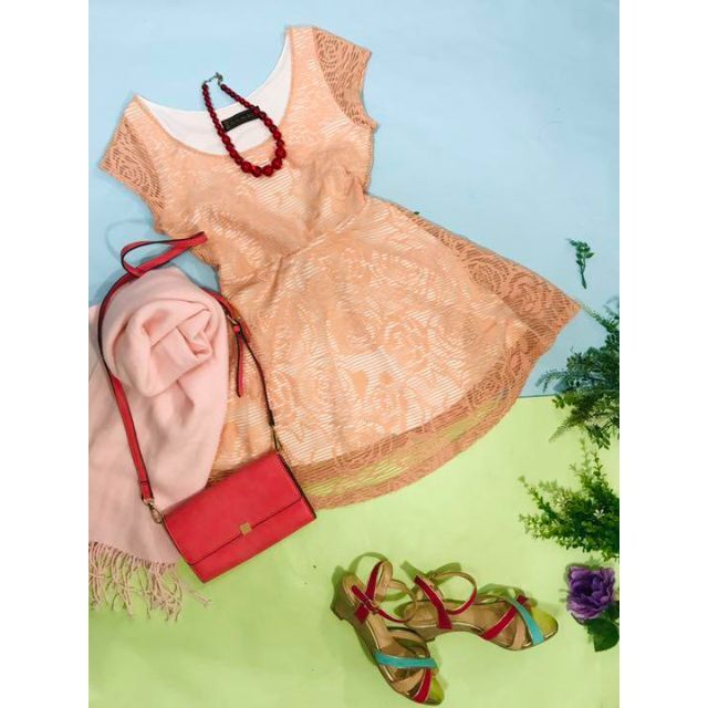 CECIL McBEE(セシルマクビー)のCecil MacBeeバラの透かし模様がおしゃれなローズピンクカットソー レディースのトップス(カットソー(半袖/袖なし))の商品写真