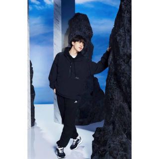 フィラ(FILA)の【新品未使用】BTS 着用モデル FILA パーカー ブラック 黒 フリーサイズ(パーカー)