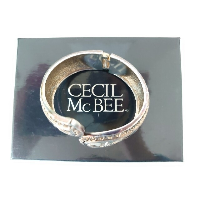 CECIL McBEE(セシルマクビー)のCECIL McBEE  バングル レディースのアクセサリー(ブレスレット/バングル)の商品写真