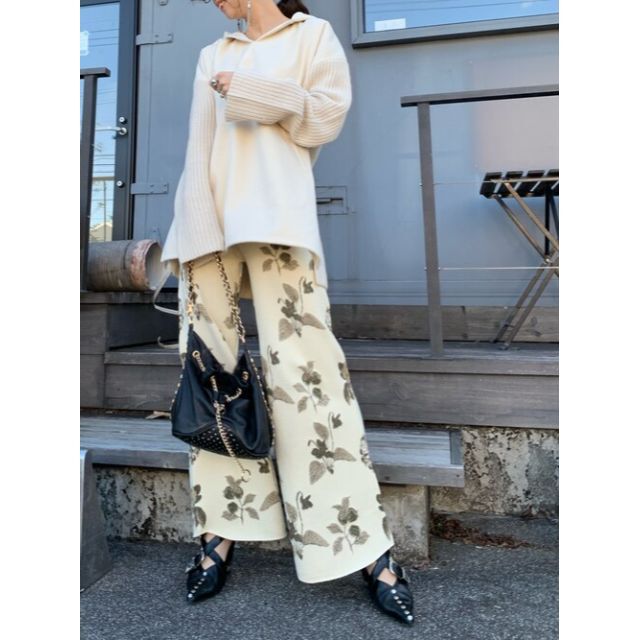 Ameri VINTAGE(アメリヴィンテージ)のAMERI ROTY EASY KNIT PANTS レディースのパンツ(カジュアルパンツ)の商品写真