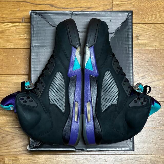 NIKE(ナイキ)の30 NIKE AIR JORDAN 5 RETRO BLACK GRAPE メンズの靴/シューズ(スニーカー)の商品写真