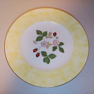 ウェッジウッド(WEDGWOOD)の【美品】ＷＥＤＧＷＯＯＤ　アクセントプレート　２０ｃｍ　イエロー　即購入ＯＫ！(食器)