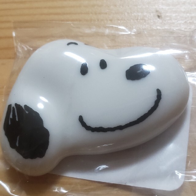 SNOOPY(スヌーピー)のpeanuts　SNOOPY　箸置き　2セット インテリア/住まい/日用品のキッチン/食器(カトラリー/箸)の商品写真