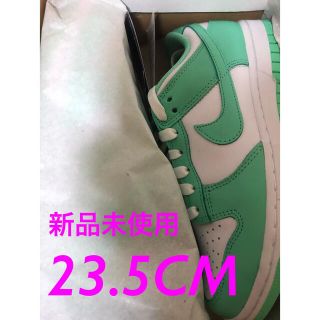 ナイキ(NIKE)のNIKE WMNS DUNK LOW "GREEN GLOW" 23.5cm(スニーカー)