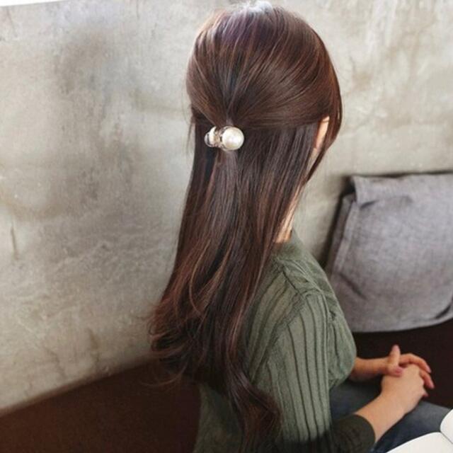 "訳あり&お得！" 新品未使用　韓国　パールヘアクリップ　3点セット　おまとめ割 レディースのヘアアクセサリー(バレッタ/ヘアクリップ)の商品写真