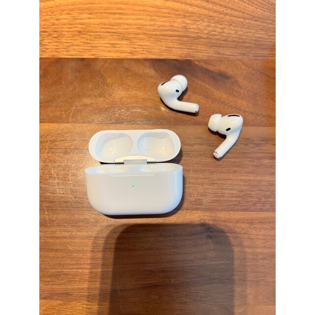 APPLE AirPods Pro ノイズキャンセリング付完全ワイヤレスイヤホン スマホ/家電/カメラのオーディオ機器(ヘッドフォン/イヤフォン)の商品写真