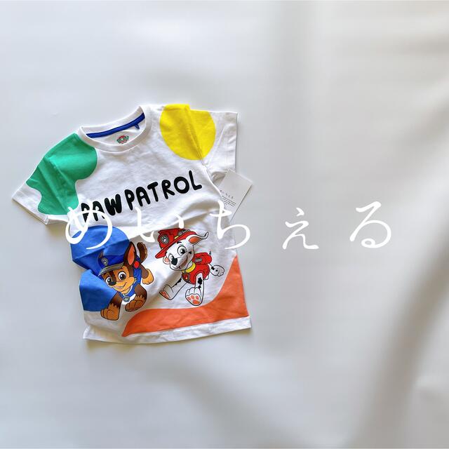 Takara Tomy(タカラトミー)の【即納】PAW Patrol ホワイトライセンスTシャツ 5-6y キッズ/ベビー/マタニティのキッズ服男の子用(90cm~)(Tシャツ/カットソー)の商品写真