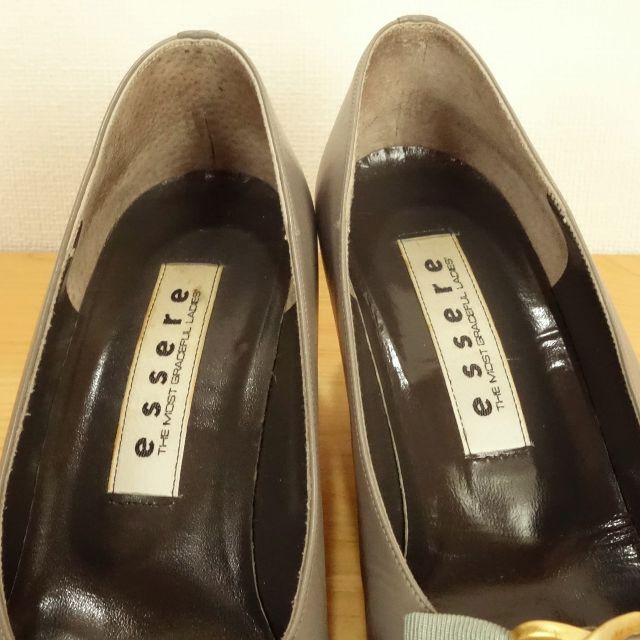 かわいいリボン グレーのパンプス essere 23.5 お値下げ中 レディースの靴/シューズ(ハイヒール/パンプス)の商品写真