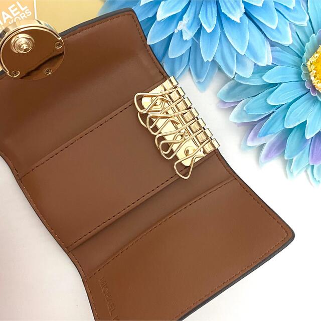 Michael Kors - 【新品】MICHAEL KORS ホワイト レザー シグネチャー