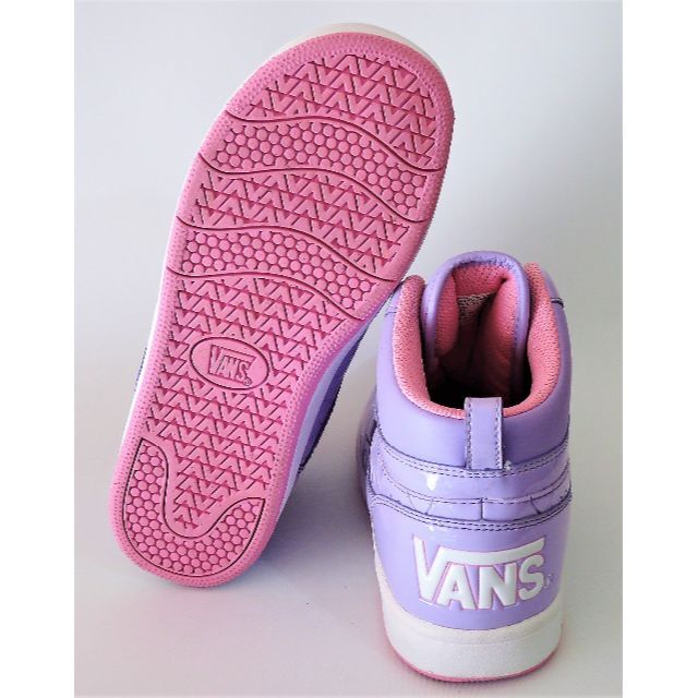 VANS(ヴァンズ)のVANS エナメルスニーカー22,5/試着のみ品 レディースの靴/シューズ(スニーカー)の商品写真