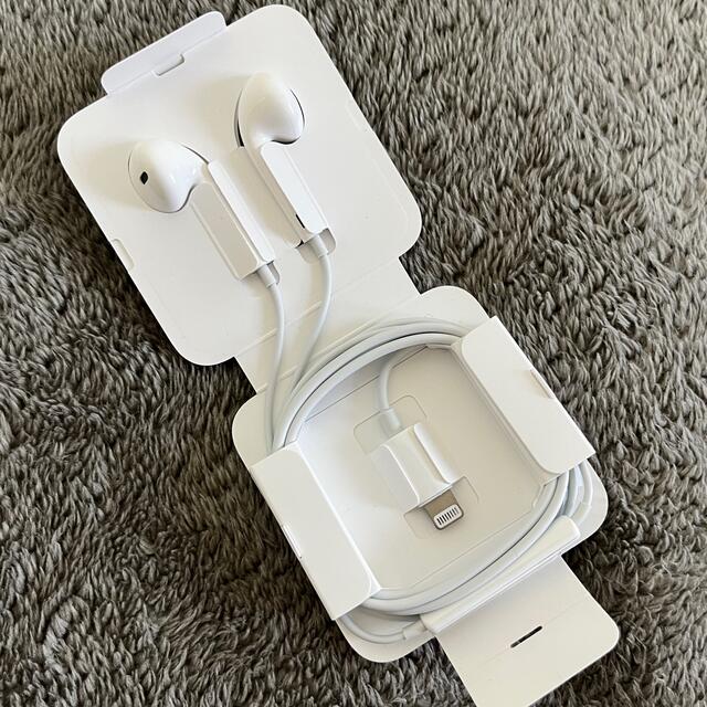 iPhone(アイフォーン)のiPhone付属イヤホン スマホ/家電/カメラのオーディオ機器(ヘッドフォン/イヤフォン)の商品写真