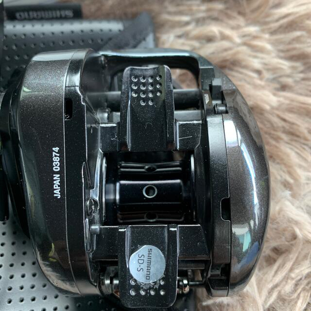 SHIMANO(シマノ)の値下げ不可　シマノ18アンタレスDC MD XG 右ハンドル美品 スポーツ/アウトドアのフィッシング(リール)の商品写真