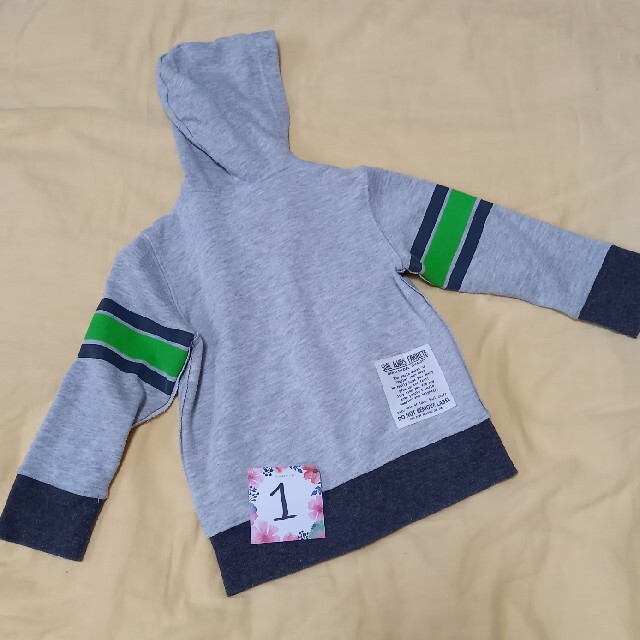 100サイズ　ジップアップパーカー　単品１ キッズ/ベビー/マタニティのキッズ服男の子用(90cm~)(ジャケット/上着)の商品写真