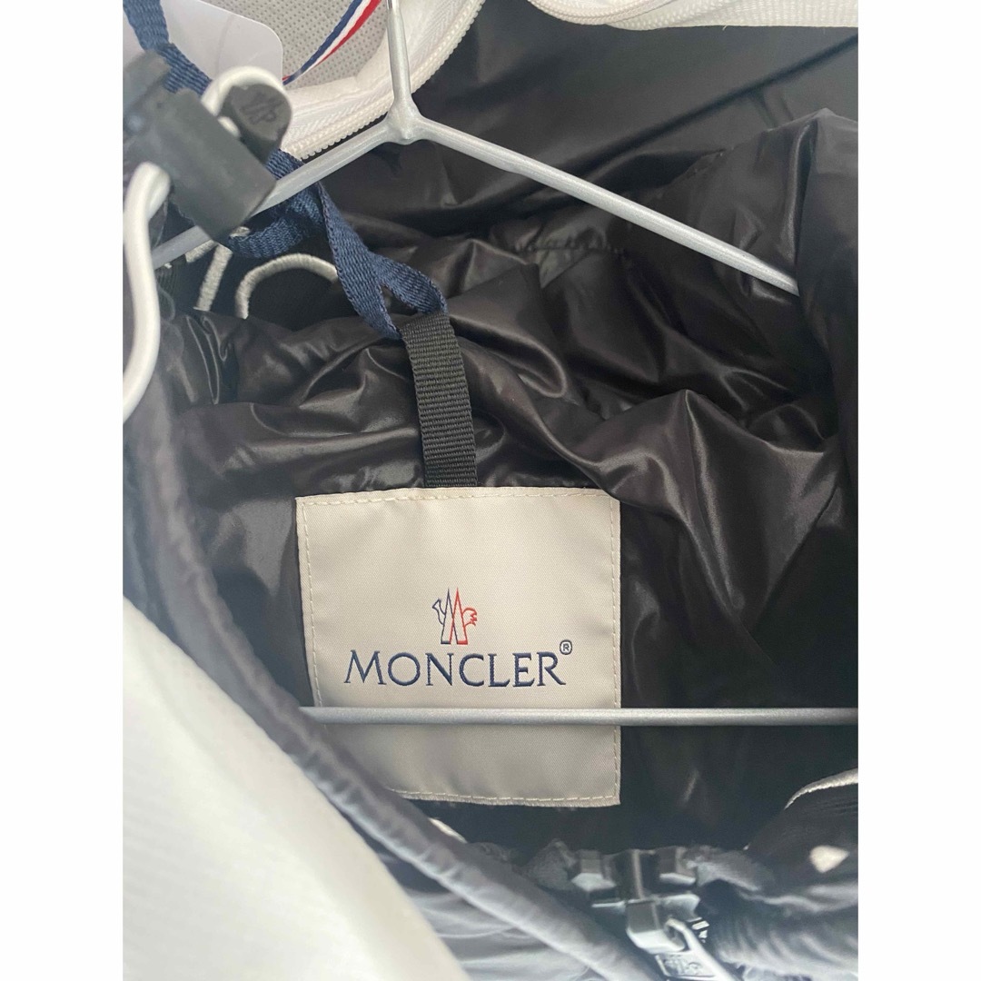 MONCLER(モンクレール)のモンクレーラ メンズのジャケット/アウター(ダウンジャケット)の商品写真