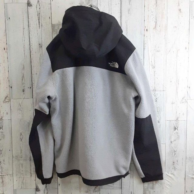 THE NORTH FACE(ザノースフェイス)の美品US規格ノースフェイスデナリジャケットフード刺繍ロゴ灰色グレー黒ブラック メンズのジャケット/アウター(ブルゾン)の商品写真