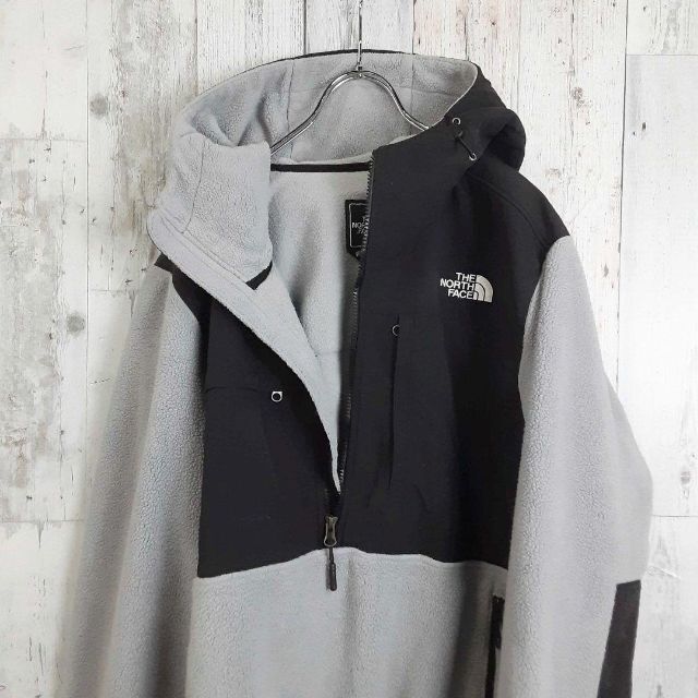 THE NORTH FACE(ザノースフェイス)の美品US規格ノースフェイスデナリジャケットフード刺繍ロゴ灰色グレー黒ブラック メンズのジャケット/アウター(ブルゾン)の商品写真