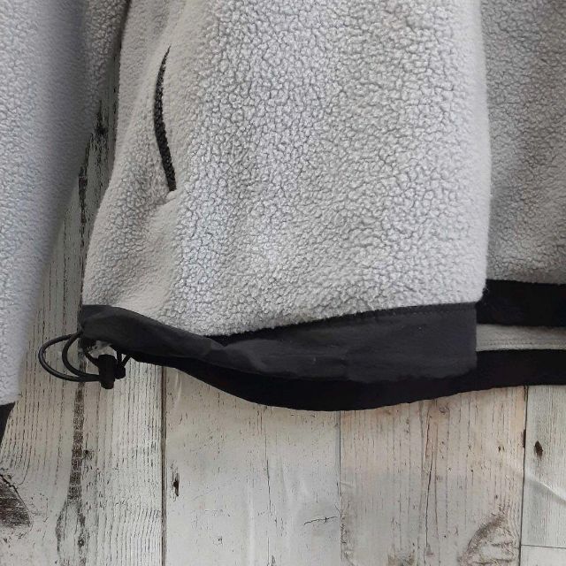 THE NORTH FACE(ザノースフェイス)の美品US規格ノースフェイスデナリジャケットフード刺繍ロゴ灰色グレー黒ブラック メンズのジャケット/アウター(ブルゾン)の商品写真