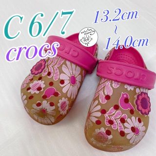 クロックス(crocs)の【crocs】お花と小鳥が可愛い♡ピンクのキッズクロックス♪(サンダル)