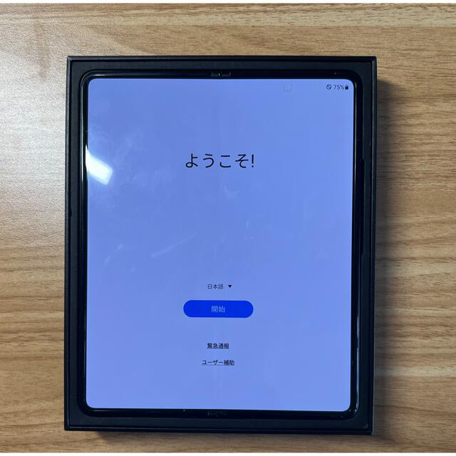 Galaxy(ギャラクシー)のGalaxyZFold3（韓国版・256GB・ファントムブラック）＋おまけ付き スマホ/家電/カメラのスマートフォン/携帯電話(スマートフォン本体)の商品写真