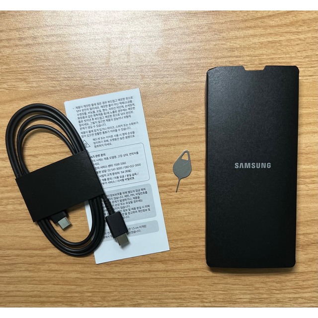 Galaxy(ギャラクシー)のGalaxyZFold3（韓国版・256GB・ファントムブラック）＋おまけ付き スマホ/家電/カメラのスマートフォン/携帯電話(スマートフォン本体)の商品写真