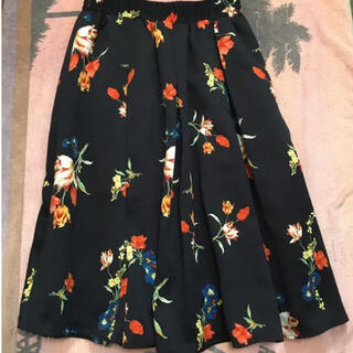 グレイル(GRL)のグレイル　スカート　　花柄フレアスカート(ひざ丈スカート)