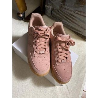 ナイキ(NIKE)のNIKE エアフォース　ピンクベージュ(スニーカー)