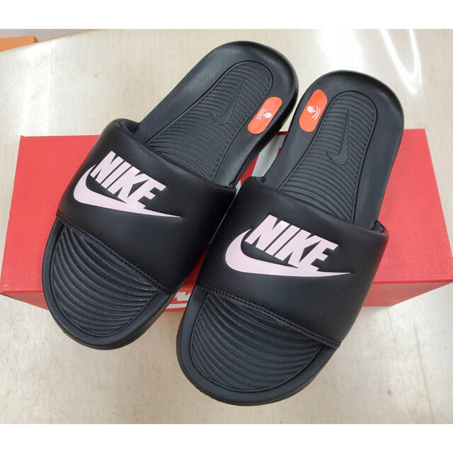 ビジネスバック NIKEナイキ ビクトリーワンスライド 28.0cm シャワーサンダル ベナッシ サンダル ナイキ ビクトリー ワン スライド サンダル 28cm