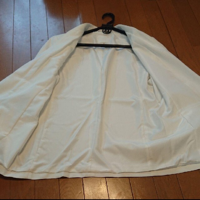 H&M(エイチアンドエム)のホワイトジャケット レディースのジャケット/アウター(テーラードジャケット)の商品写真