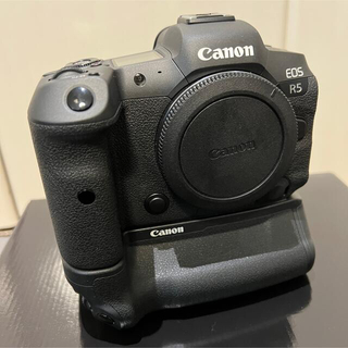 キヤノン(Canon)の【超美品】 Canon  EOS R5 バッテリーグリップ 予備バッテリー付き(ミラーレス一眼)