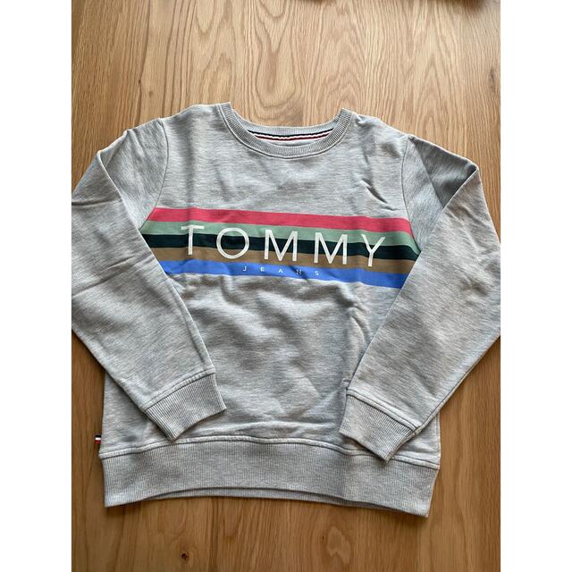 TOMMY(トミー)のtommyjeans トミー　トミーフィルフィガー　トレーナー　スウェット　 レディースのトップス(トレーナー/スウェット)の商品写真