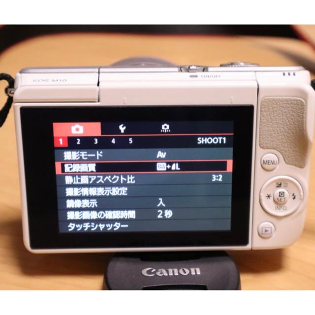 Canon(キヤノン)のCanon EOS M10 + 32GB SDカード　一眼カメラ スマホ/家電/カメラのカメラ(ミラーレス一眼)の商品写真