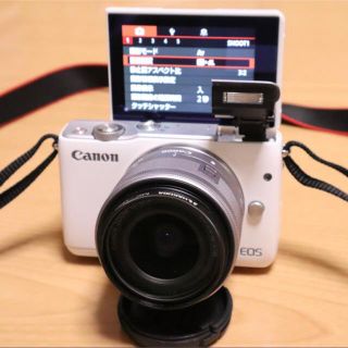 キヤノン(Canon)のCanon EOS M10 + 32GB SDカード　一眼カメラ(ミラーレス一眼)