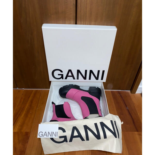 ピンク GANNI ガニー リサイクルラバー チェルシーブーツ レインブーツ レディースの靴/シューズ(ブーツ)の商品写真