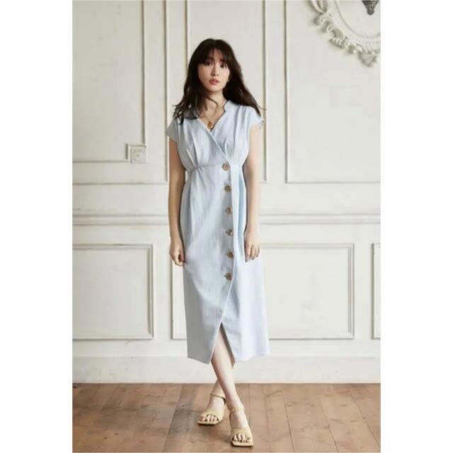 Her lip to(ハーリップトゥ)のHerlipto Denim Wrap-effect Midi Dress レディースのワンピース(ロングワンピース/マキシワンピース)の商品写真