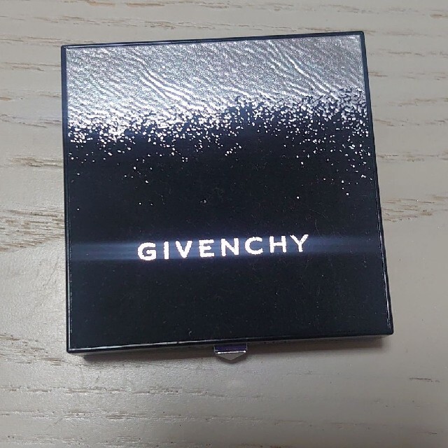 GIVENCHY(ジバンシィ)のメタリック リフレクション パレット コスメ/美容のベースメイク/化粧品(アイシャドウ)の商品写真