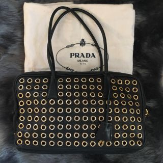 プラダ(PRADA)のレア【PRADA】プラダ スタッズ バッグ 黒 ハトメ (ショルダーバッグ)