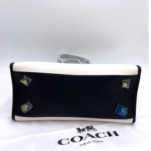 COACH(コーチ)の新品未使用⭐︎ COACH (コーチ)ハンドバッグ　オフホワイト　レザー　人気♡ レディースのバッグ(ハンドバッグ)の商品写真