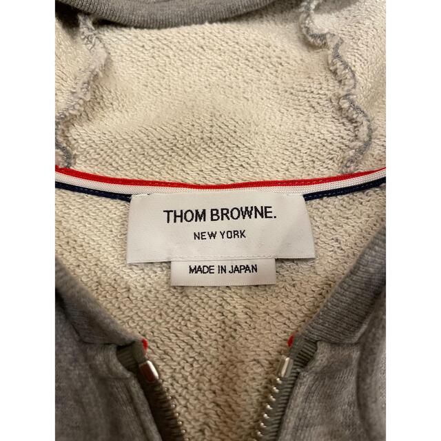 THOM BROWNE(トムブラウン)のTHOM BROWNE トムブラウン　ジップアップパーカー　グレー メンズのトップス(パーカー)の商品写真