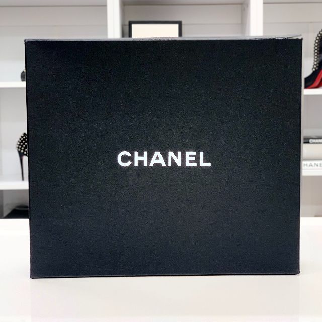 CHANEL(シャネル)の3884 シャネル スウェード ターンロック ショートブーツ ブラウン レディースの靴/シューズ(ブーツ)の商品写真