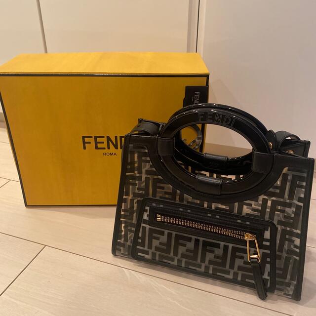 FENDI  夏に向けてラナウェイショッパートートバッグ