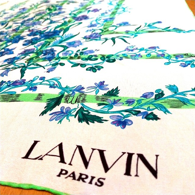 LANVIN(ランバン)の【ぴかきょう様専用】LANVIN シルク スカーフ レディースのファッション小物(バンダナ/スカーフ)の商品写真