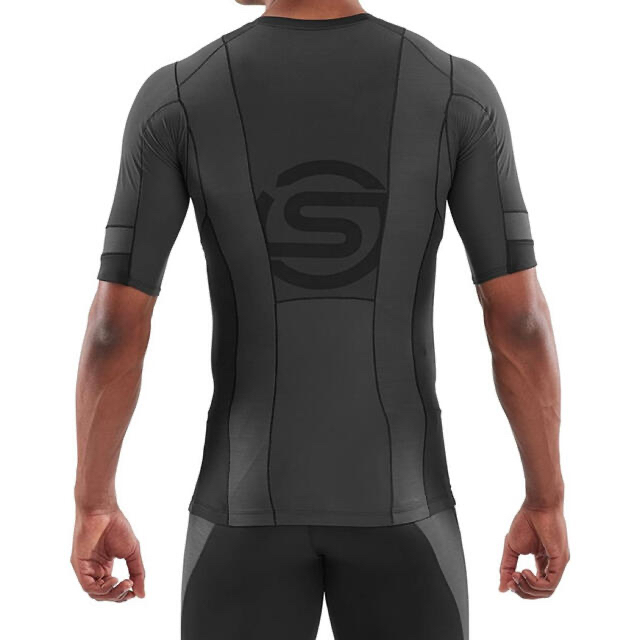 SKINS(スキンズ)の新品 Skins DNAmic Ultimate K-proprium ショート スポーツ/アウトドアのトレーニング/エクササイズ(トレーニング用品)の商品写真