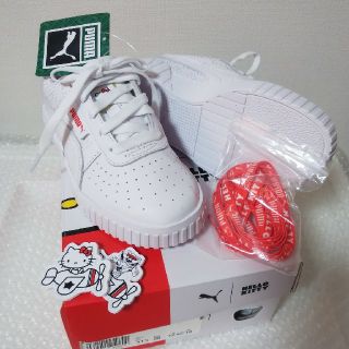 プーマ(PUMA)の【匿名配送】PUMA×キティ スニーカー(18cm)(スニーカー)