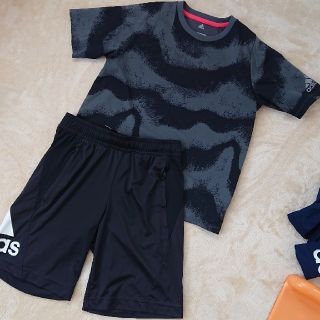 アディダス(adidas)のアディダス ブラック 上下セット(ウェア)