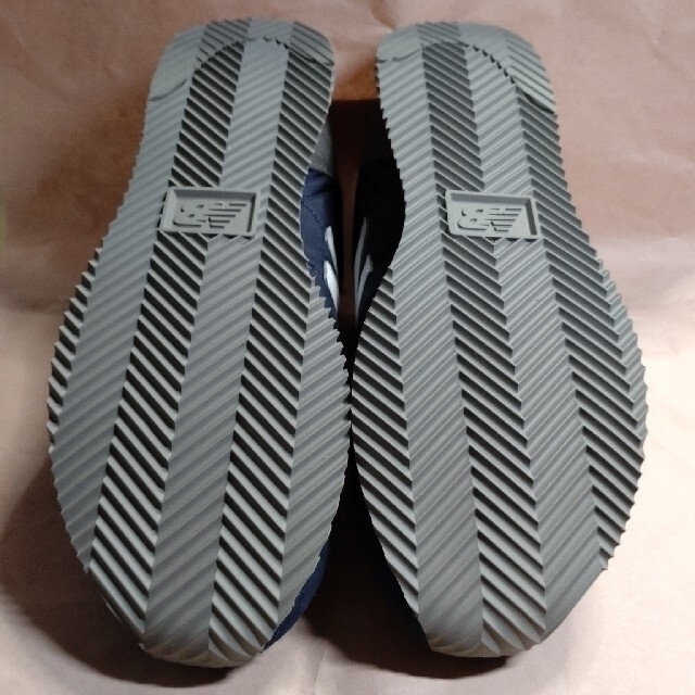 New Balance(ニューバランス)の【新品・未使用・タグ付き】ニューバランス　UL720UA（D）25.0cm レディースの靴/シューズ(スニーカー)の商品写真