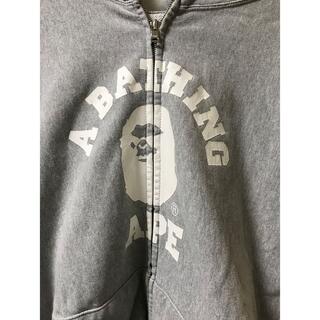 アベイシングエイプ(A BATHING APE)のエイプ パーカー 定番ロゴ グレー L タグ欠損(パーカー)