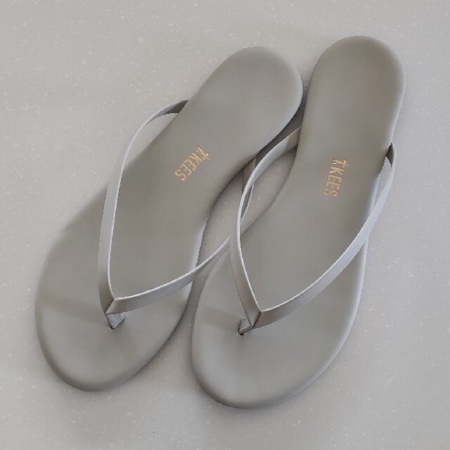 L'Appartement DEUXIEME CLASSE(アパルトモンドゥーズィエムクラス)のサイズ36 TKEES SANDAL Lily Vegan Matte Grey レディースの靴/シューズ(ビーチサンダル)の商品写真