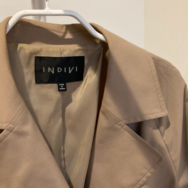 INDIVI(インディヴィ)の定価50600円　美品　INDIVI ロングトレンチコート　ベージュ　コート レディースのジャケット/アウター(トレンチコート)の商品写真