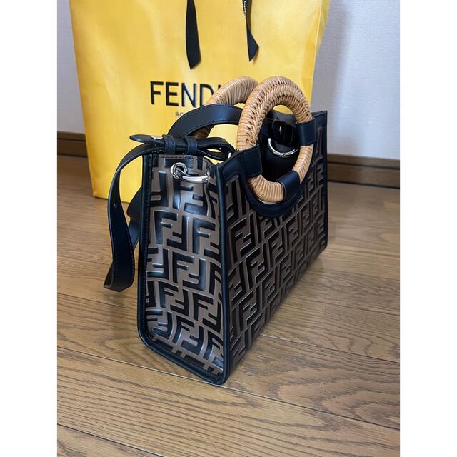 【ります】 FENDI - 新品未使用 フェンディ ズッカ柄 バック 籐の持ち手の通販 by けいたろう's shop｜フェンディならラクマ