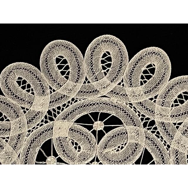 バテンレース と プチポアン刺繍 ドイリー　ホワイト ハンドメイドのインテリア/家具(ファブリック)の商品写真